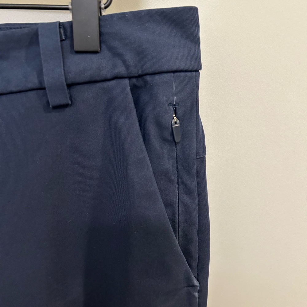 Lululemon Commission Pant Classic *Warpstreme 34"
True Navy size 32 GUC E0597 - Picture 10 of 10